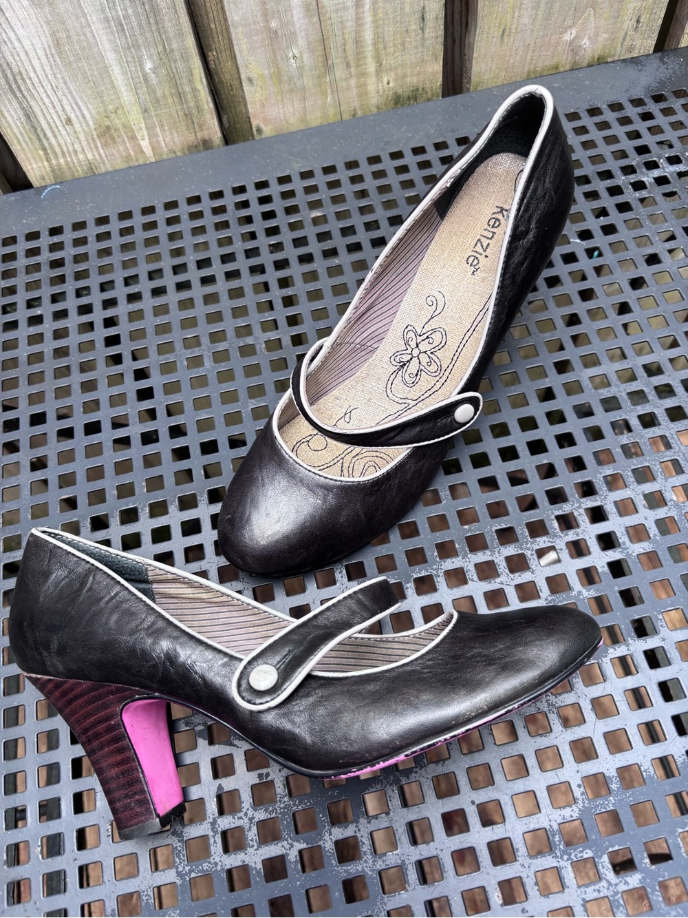 Vintage Kenzie "Yohan" Leather Mary Jane Heels - Size 9